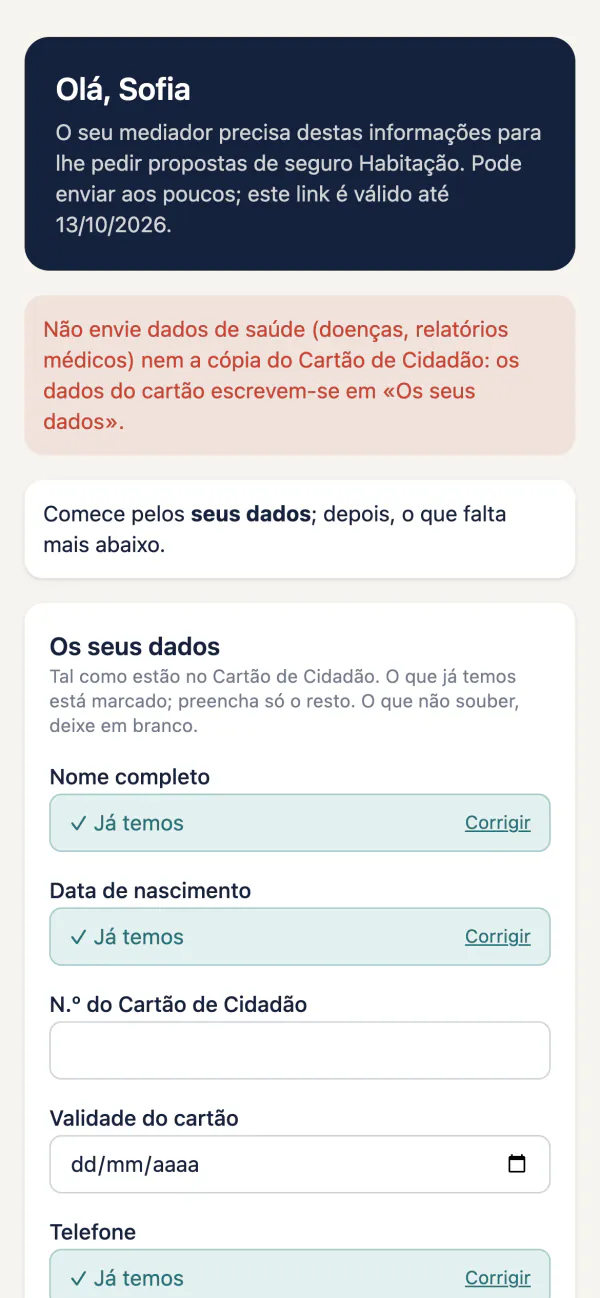 Página que o cliente abre no telemóvel para enviar o que falta, com os dados já recebidos marcados como «Já temos».